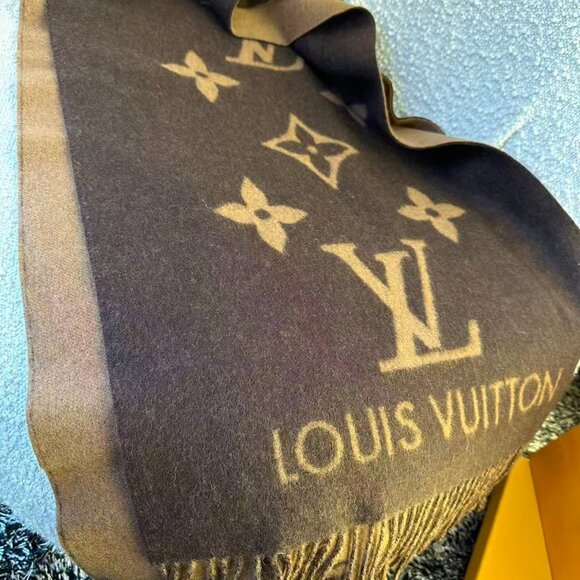 Louis Vuitton Shawl - Picture 6 of 7
